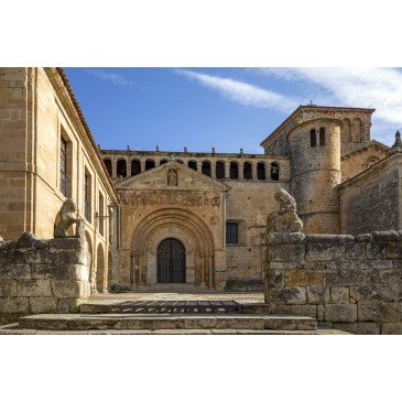 collégiale romane de Santa Juliana SANTILLANA DEL MAR iStock-2162548445